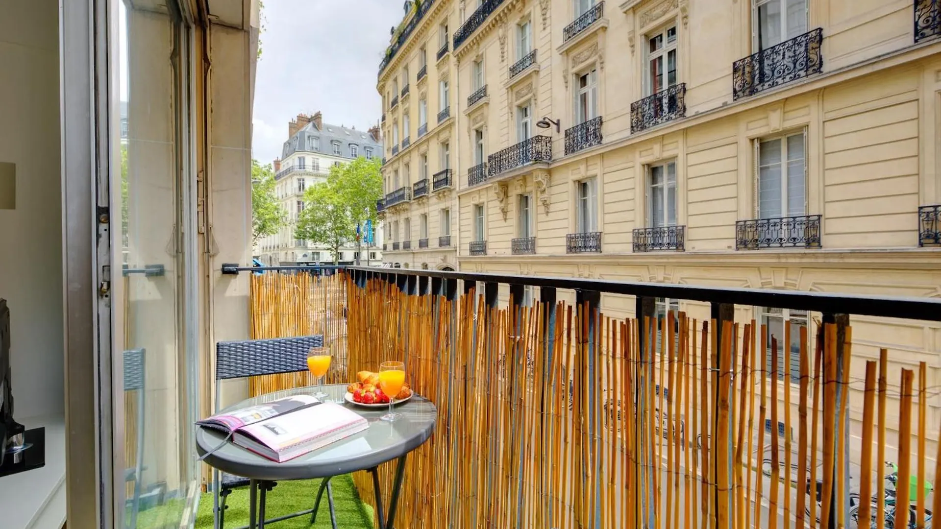 St Germain & Le Bon Marche With Balcony - Cityapartmentstay Paris 0*,  Frankrike