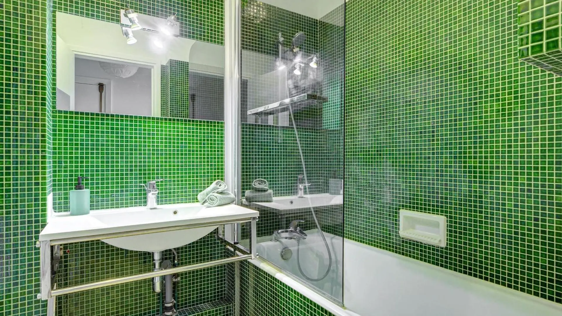 St Germain & Le Bon Marche With Balcony - Cityapartmentstay Paris Lägenhet
