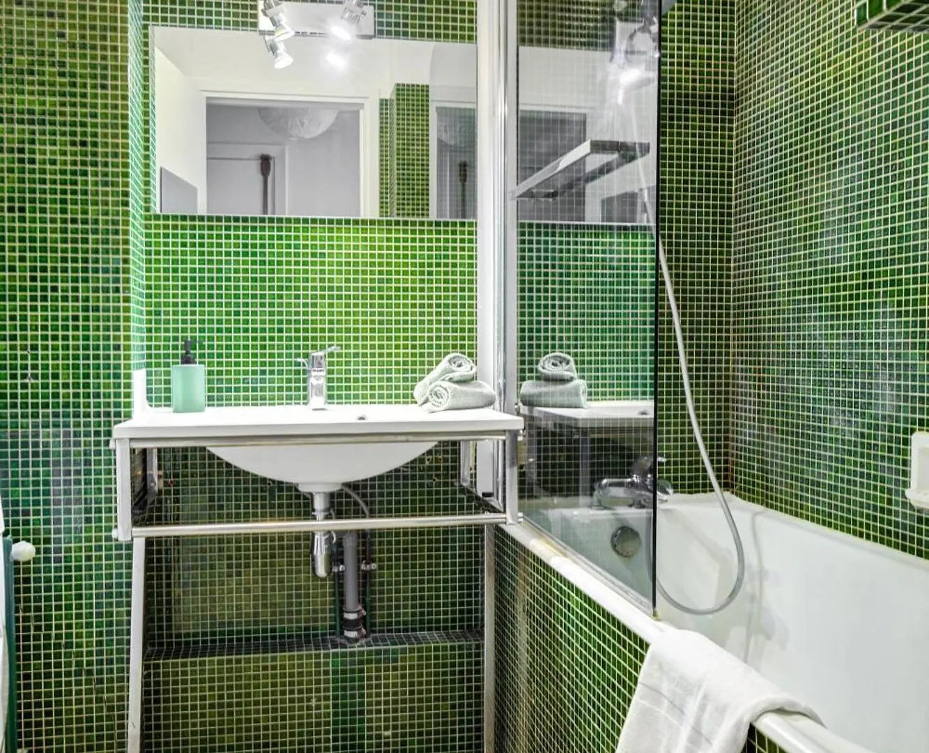 St Germain & Le Bon Marche With Balcony - Cityapartmentstay Paris Lägenhet