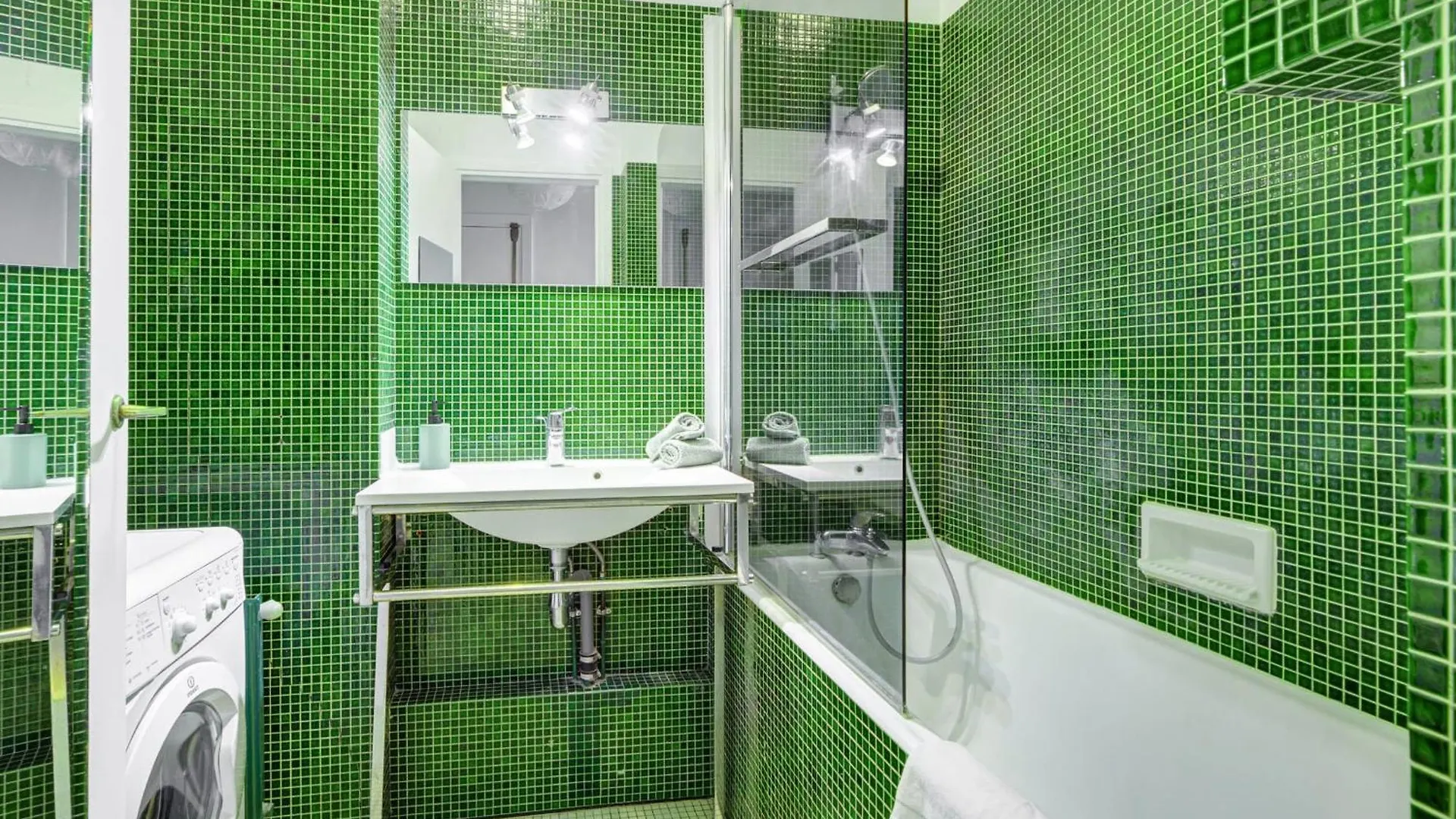 Apartment St Germain & Le Bon Marche With Balcony - Cityapartmentstay Paris