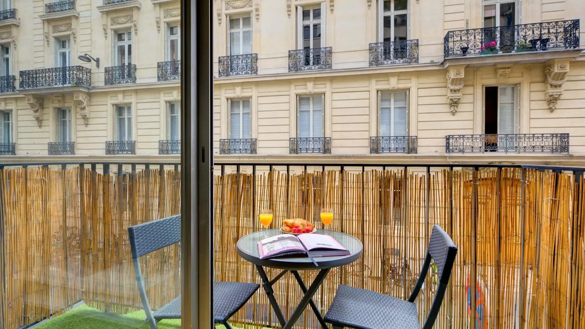 St Germain & Le Bon Marche With Balcony - Cityapartmentstay Paris Apartment