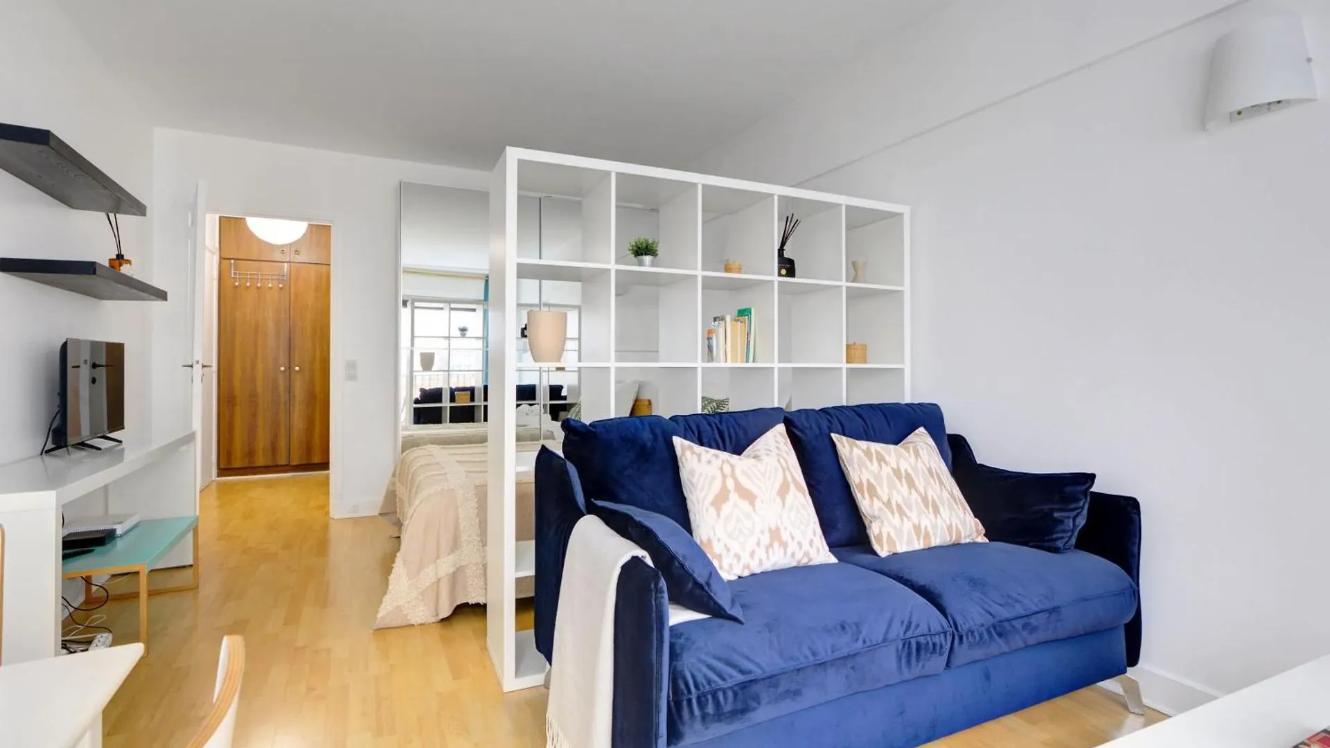 Apartment St Germain & Le Bon Marche With Balcony - Cityapartmentstay Paris